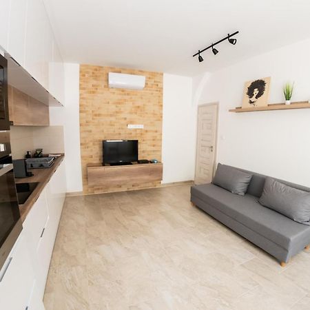 Winestone Corner Apartment Debreţin Exterior foto