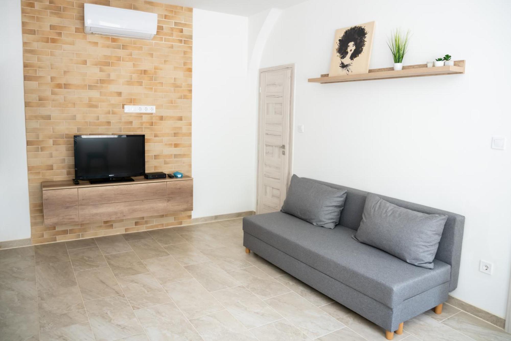 Winestone Corner Apartment Debreţin Exterior foto