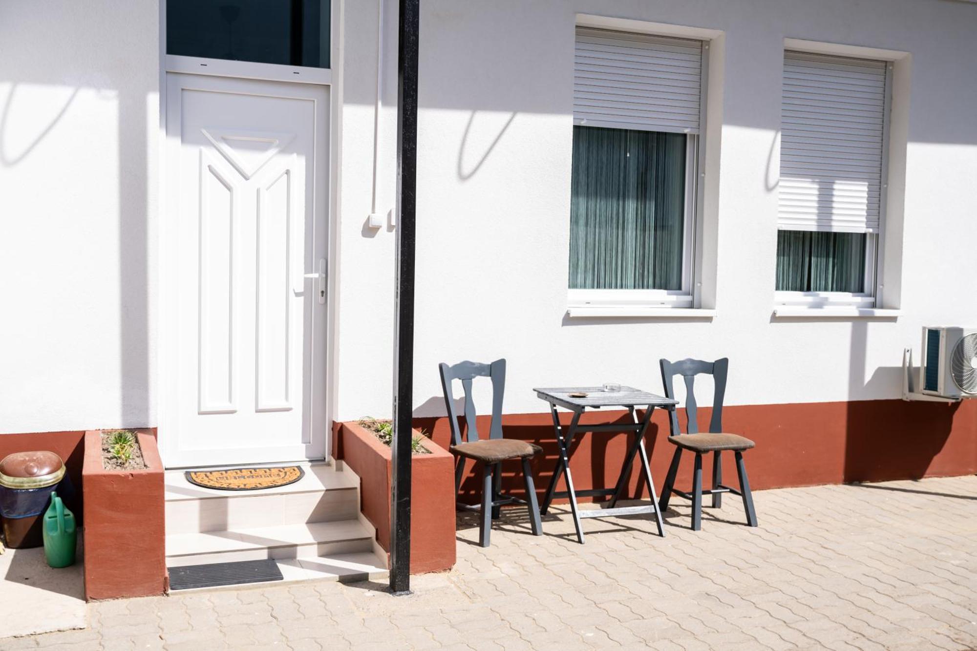 Winestone Corner Apartment Debreţin Exterior foto